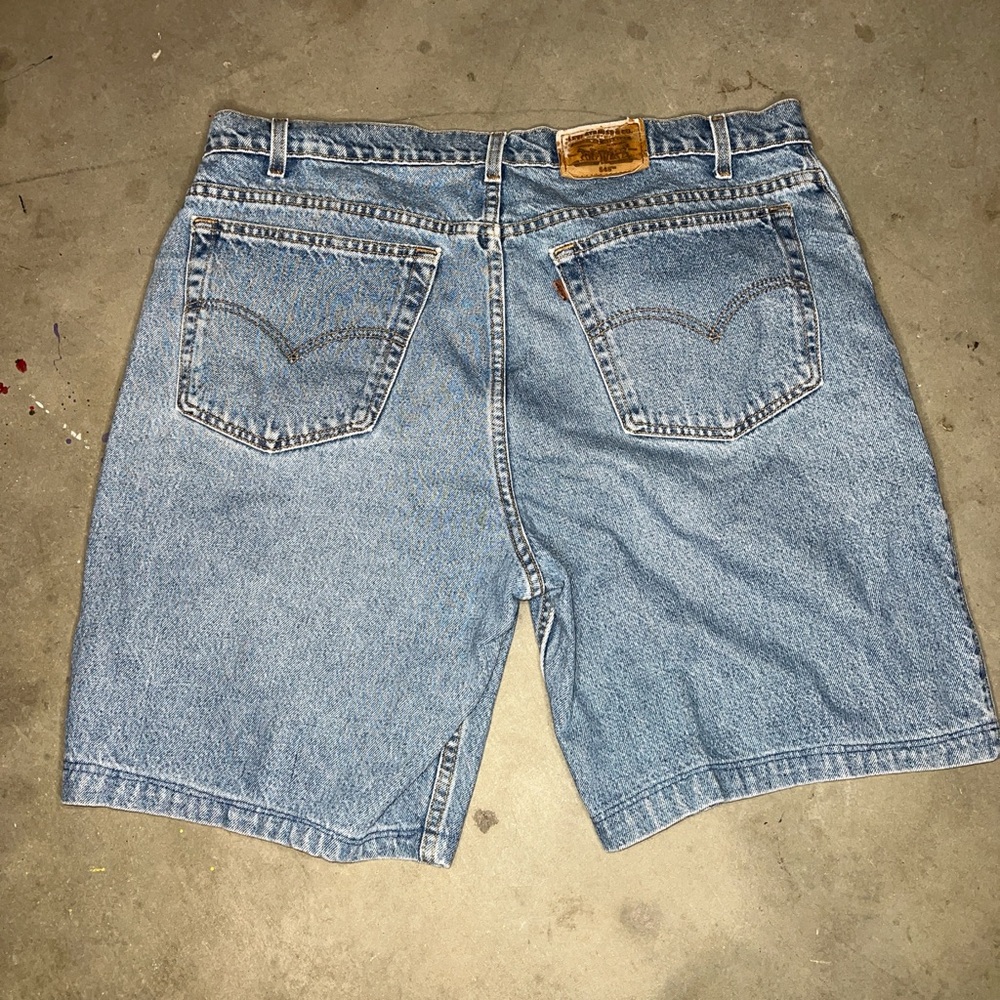 Vntg Levi’s jorts from 98 These use to be jeans but where cut n made into jorts - Picture 7 of 8